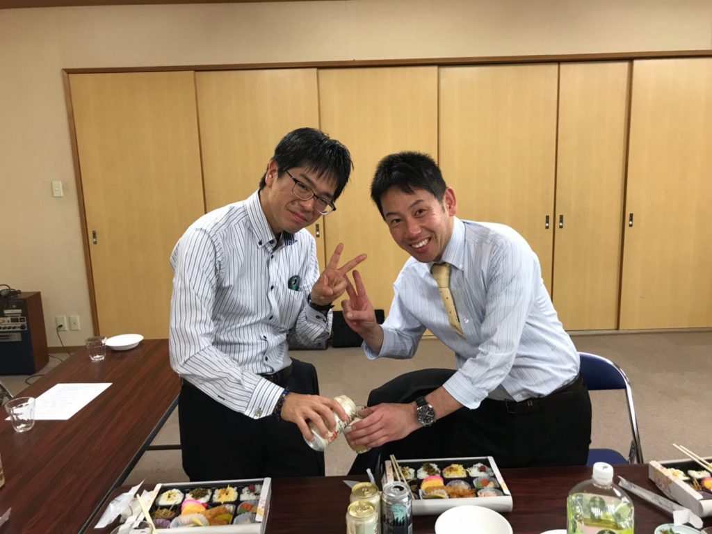 写真左から 宮武さん・林田さん(高校47回)
昨年の同窓会総会実行委員会役員の二人
今年の新年会の時に福岡支部幹事会へ入りました