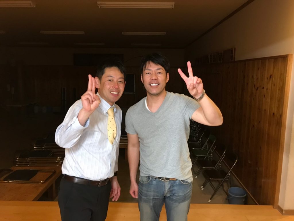 写真左から 林田さん(高校47回) 真崎さん(高校48回)
昨年と今年の『同窓会総会』の実行委員会事務局長です